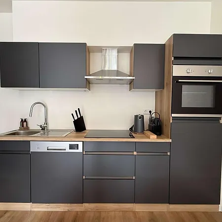 Modern 1br Near Station & Center In Appartement