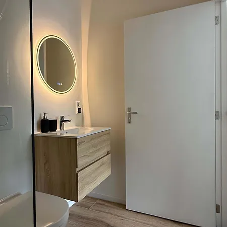 Modern 1br Near Station & Center In Appartement