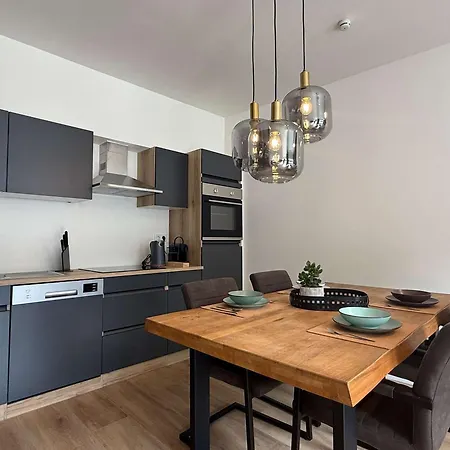 Modern 1br Near Station & Center In