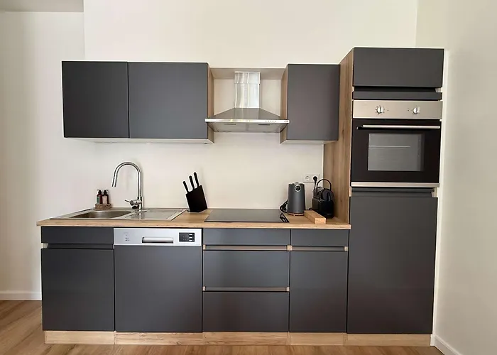 Modern 1br Near Station & Center In Apartamento