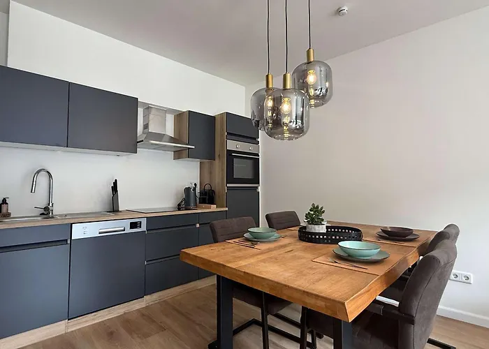 Modern 1br Near Station & Center In