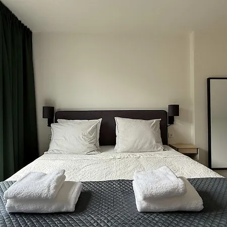 Modern 1br Near Station & Center In