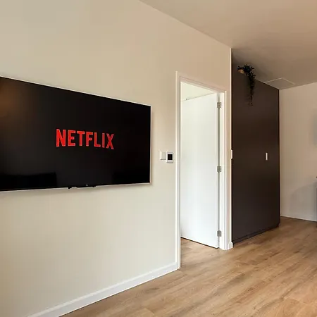 شقة Modern 1br Near Station & Center In سيتارد