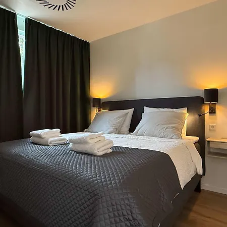 Modern 1br Near Station & Center In *