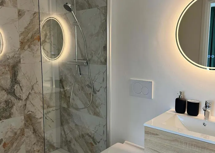 Modern 1br Near Station & Center In * سيتارد