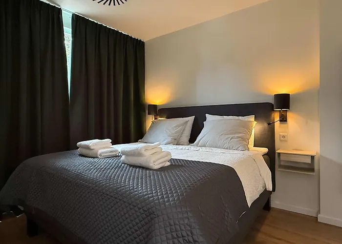 Modern 1br Near Station & Center In *